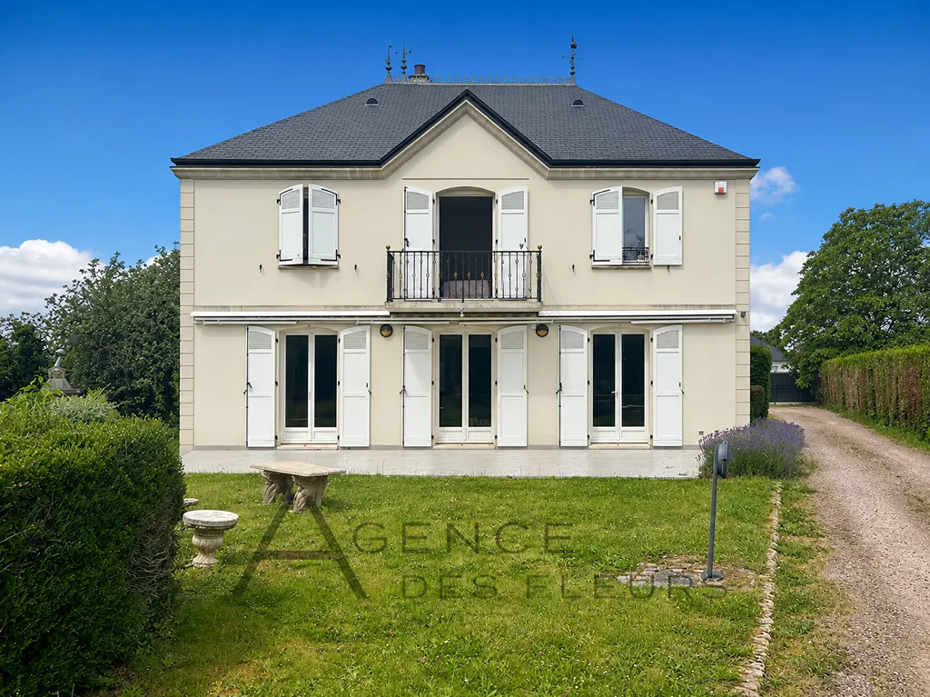 À vendre maison de 150 m² édifiée sur 1013 m² de terrain sur la commune de CAUDEBEC LES ELBEUF 76320