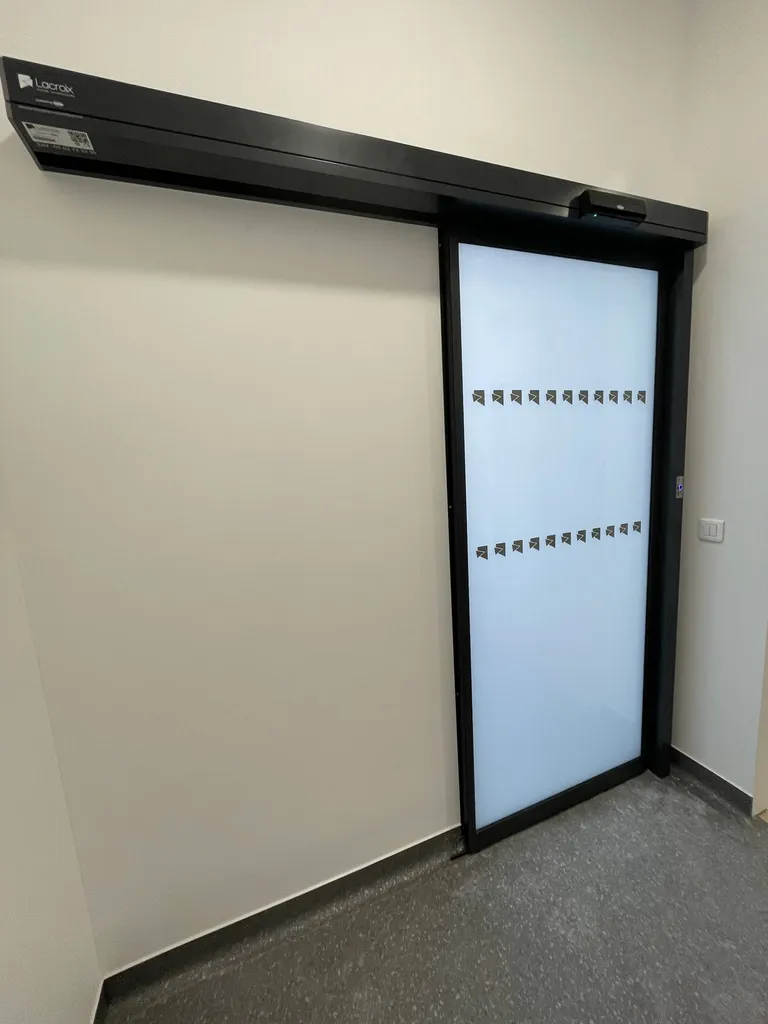 création porte automatique coulissante Tormax pour cabinet médical Bouches du Rhône 13