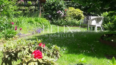Beau triplex de 180 M2 avec terrasse et jardin à Saint Germain en Laye, à 3 mn à pied du RER A, proche Place du Marché.