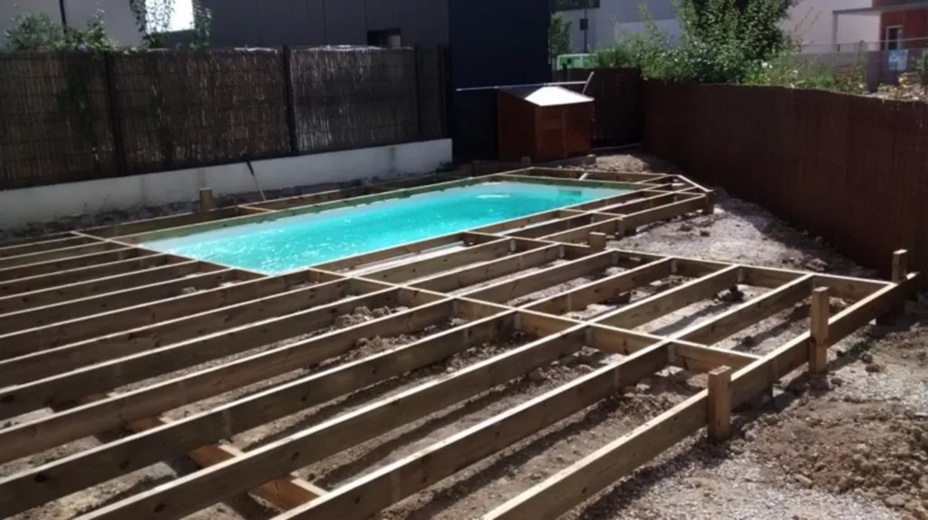 Lames de terrasse en douglas longue portée pour vos aménagements extérieurs à Lavérune Proche de Montpellier  dans l'Hérault