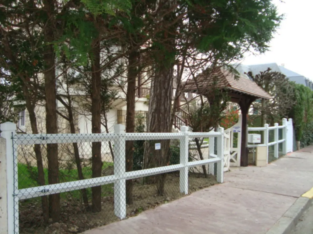 Délimitation de propriété en clôtures normandes à Tourgeville 14