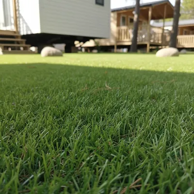 Aménagement pelouse synthétique des abords camping, bungalows et mobil homes à Bormes-les-Mimosas et vers Cavalaire-sur-Mer