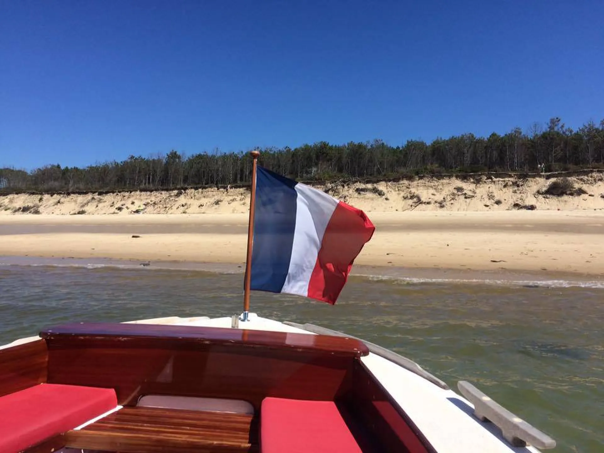 Bateau pinasse traditionnelle du bassin d'Arcachon à la dune du Pilat