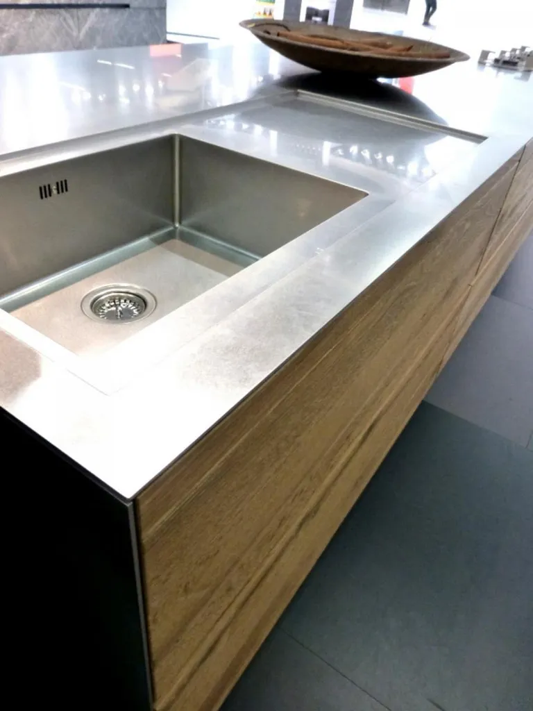 Évier inox avec égouttoir soudé dans plan de travail inox Marseille