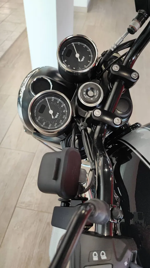 BSA GOLD STAR 650 MIDNIGHT BLACK