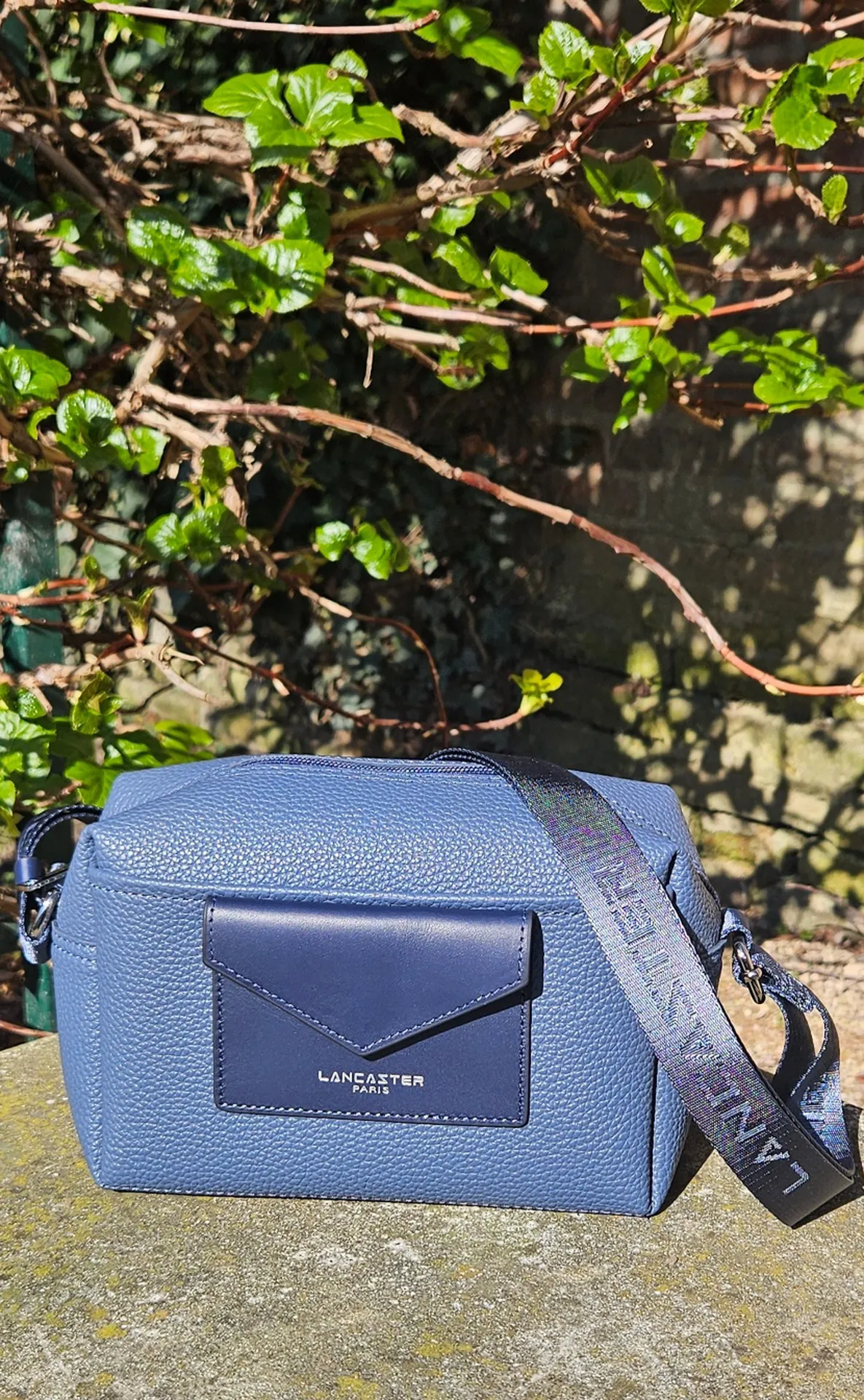 Sac trotteur Lancaster bleu givré disponible chez Evasion à Eu 