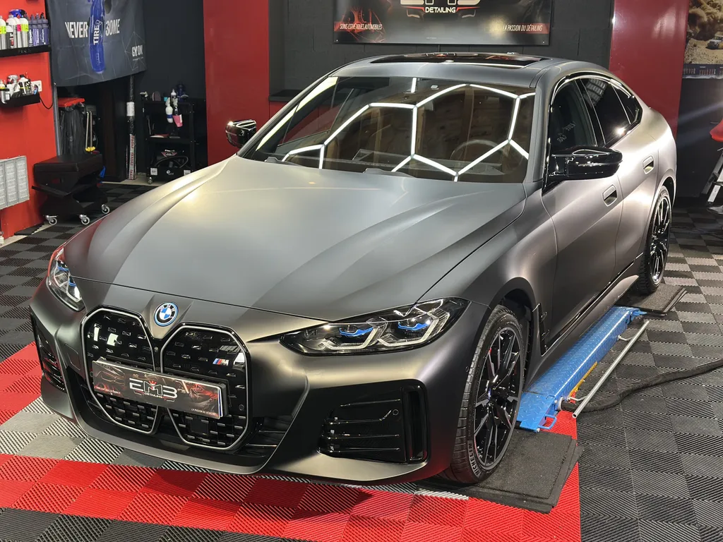 Pose de PPF « full-wrap » sur BMW i4 mate – EMB Detailing à Vaugneray, Lyon Ouest & Région