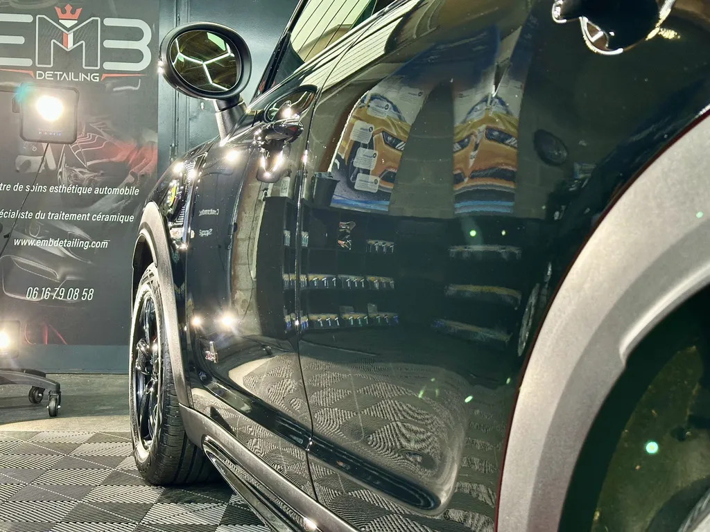 Traitement céramique & polissage multi-étapes sur Mini Countryman – EMB Detailing, spécialiste à Vaugneray (Lyon Ouest)