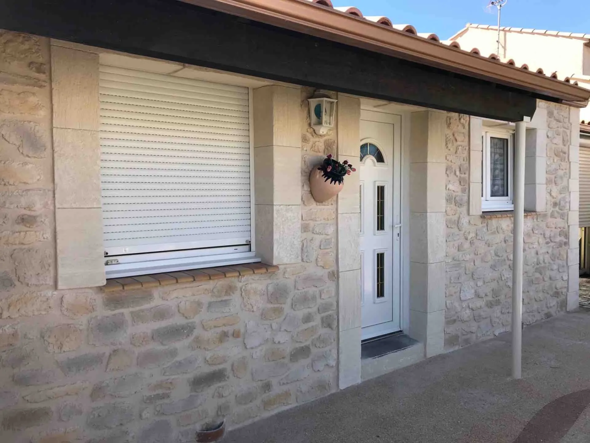 Rénovation d’une façade en pierre à Marseillan proche de Sète