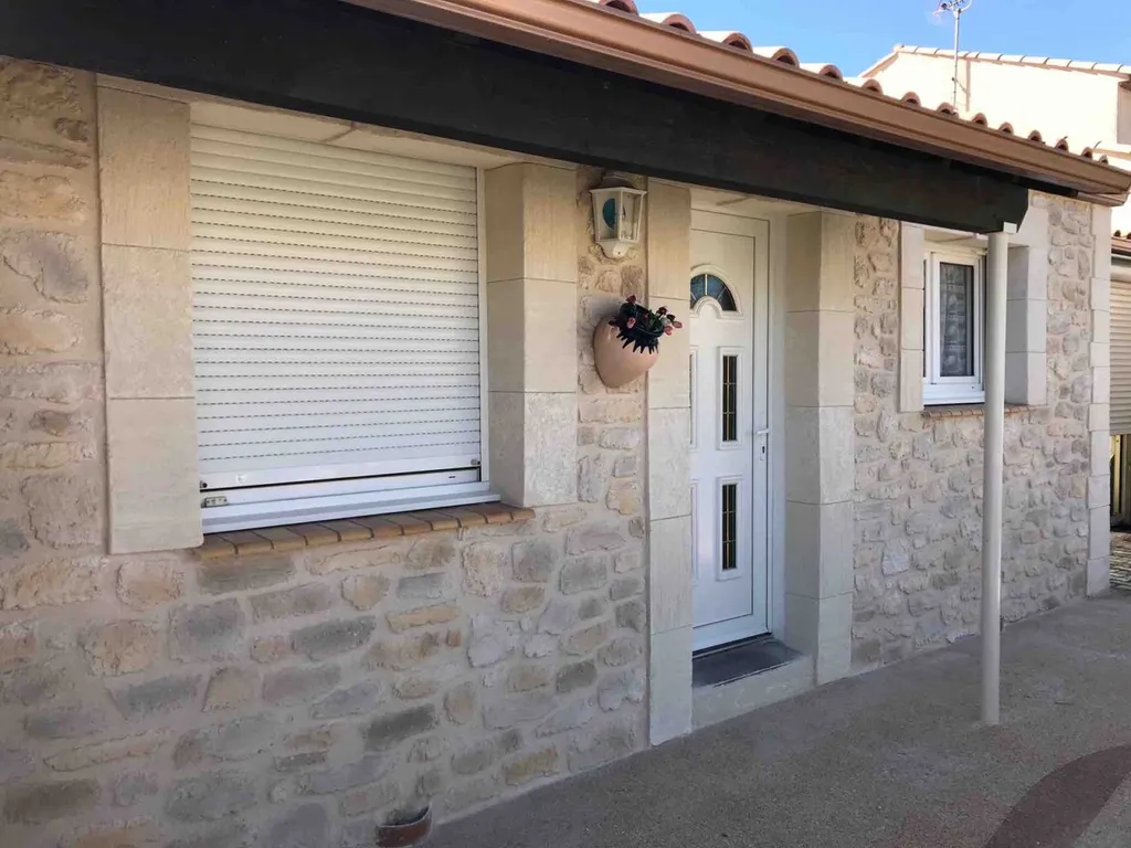 Rénovation d’une façade en pierre à Marseillan proche de Sète