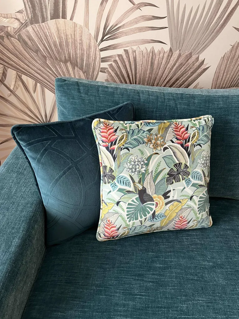 Devis réalisation de coussins sur-mesure par tapissier d’ameublement à Lyon