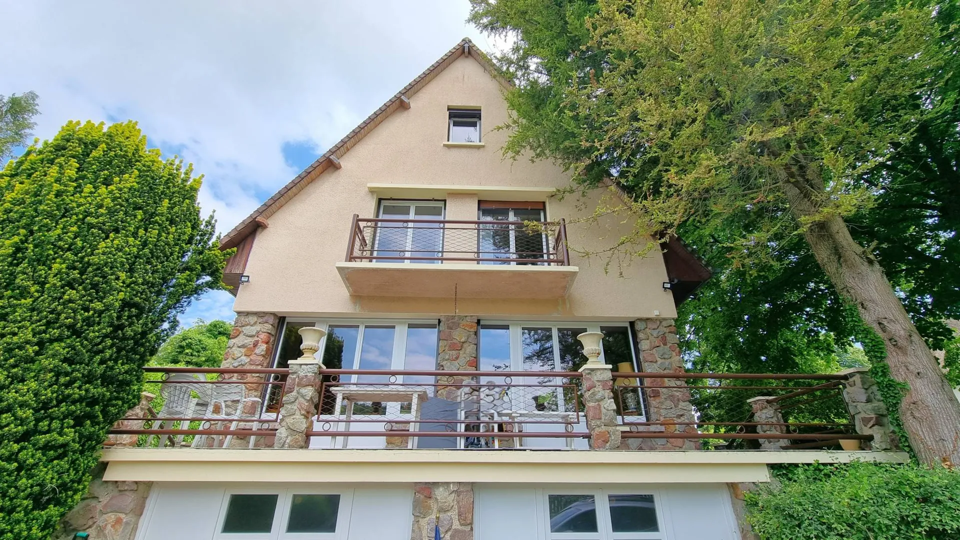 A vendre maison à fort potentiel, à rafraichir, dans un cadre exceptionnel à deux pas de la A28 et de la forêt domaniale d'Eu 76260