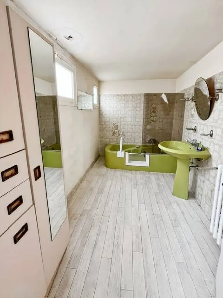 A vendre maison de 100 m² habitables édifiée sur 216 m² de terrain sur la commune de CAUDEBEC LES ELBEUF 76320