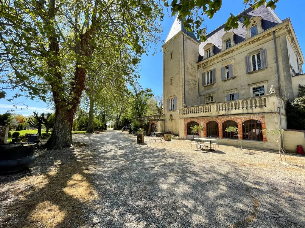 Château en Provence avec vue panoramique