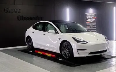 Réalisation d'une protection céramique sur une voiture de luxe : comment ça se passe chez Gloss Obsession à St Avé (56)?