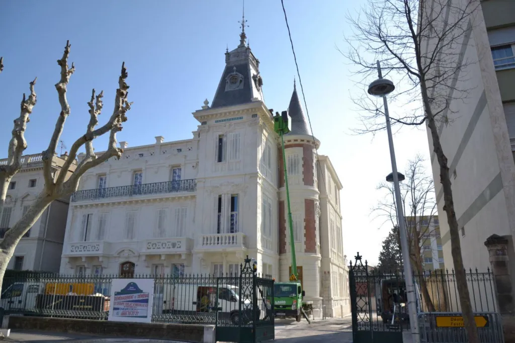 Des gouttières en zinc pour maison neuve ou pour rénovation