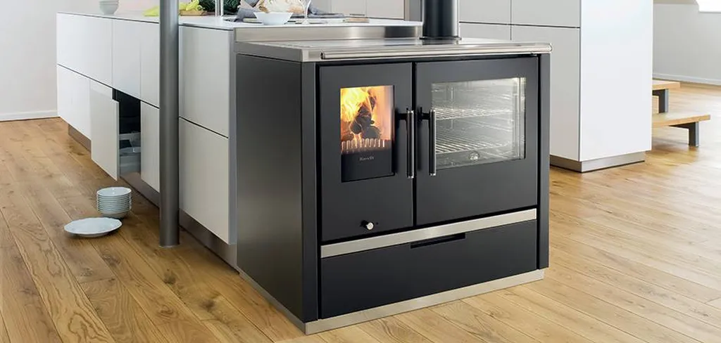 Faire installer par un professionnel RGE de la Prime renov Cuisinière à granulés de bois Ravelli inox 