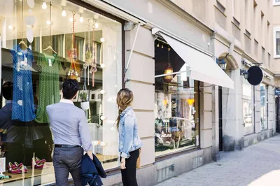 installation de store extérieur de magasin ou boutique à Lyon 2