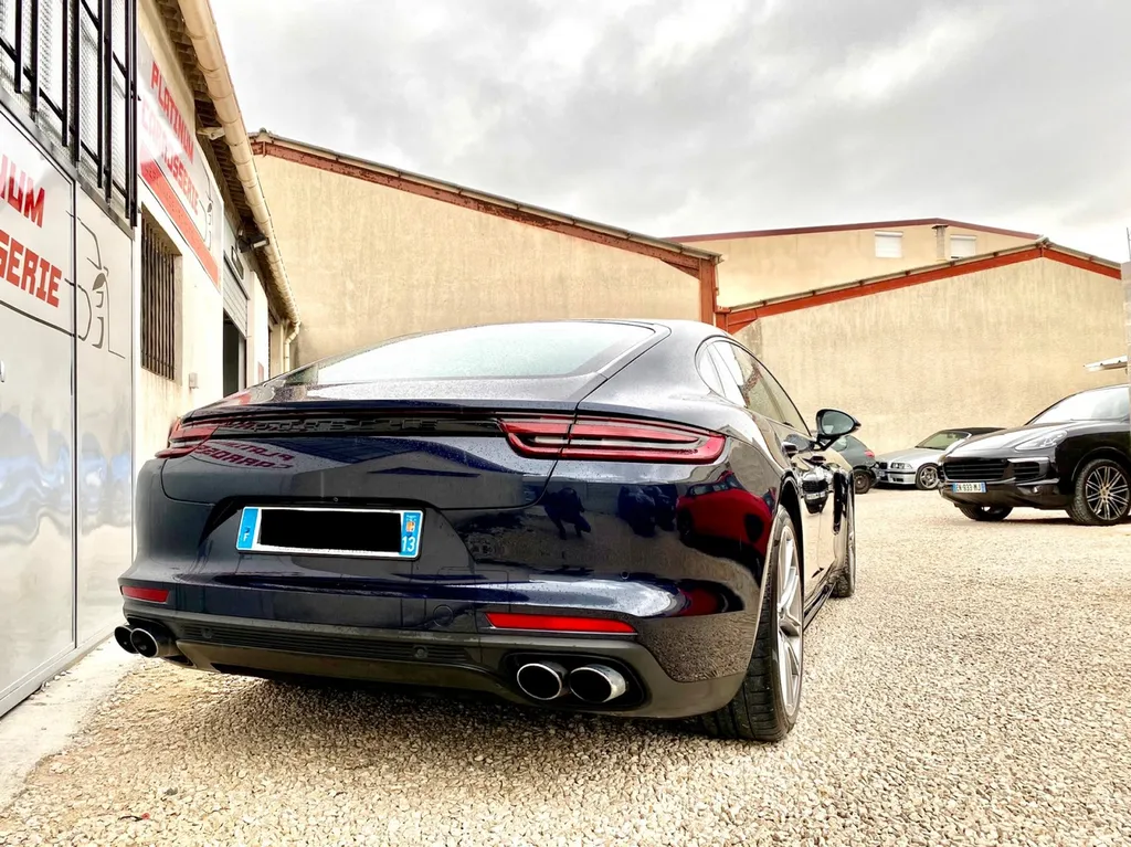 Porsche Panamera 4 e-hybrid réparation à la suite d’un accrochage Platinum Carrosserie Carnoux
