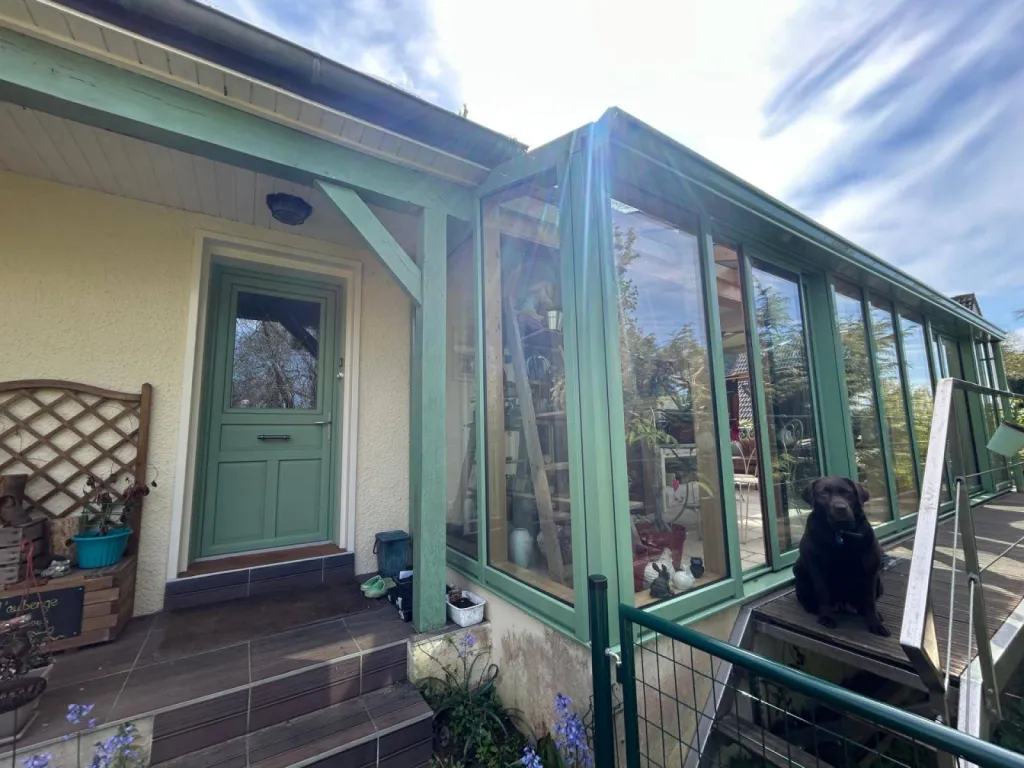 La porte d'entrée hybride, une gamme écologique avec de très hautes performances thermiques et acoustiques