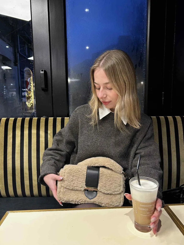 Sac Lancaster Moumoute et cuir noir disponible chez Evasion Eu