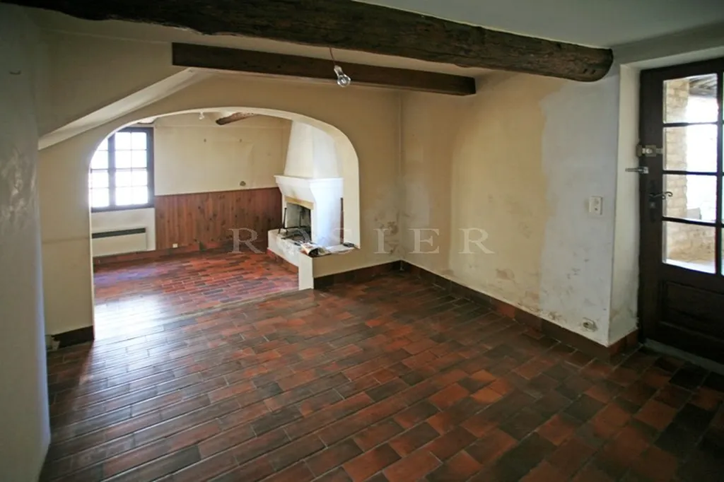 A vendre dans les Monts du Vaucluse,  charmante maison de village avec cour   