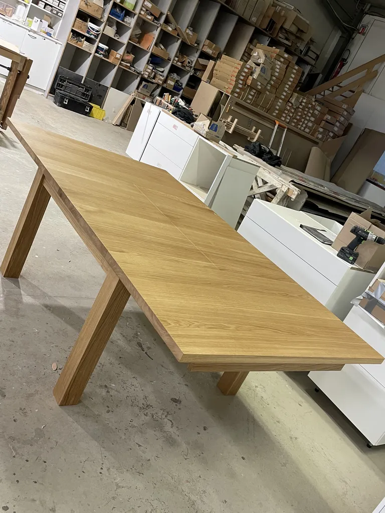 Mobilier bois sur mesure : conception, fabrication artisanale et pose par un menuisier spécialisé en agencement intérieur pour particuliers et professionnels à Toulouse