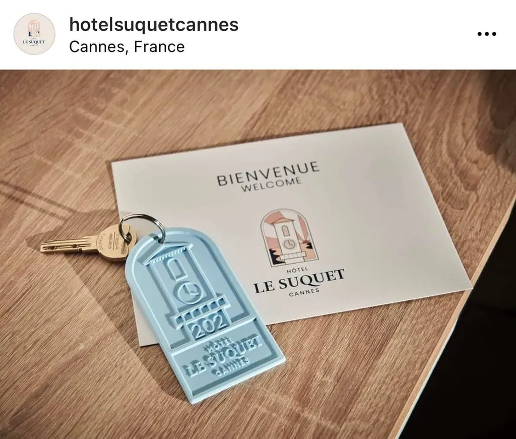 Réalisation : Hôtel Le Suquet à Cannes  Tout l’intérieur en Enduit minéral blanc TERRE DU MONDE, un enduit naturel et écologique.