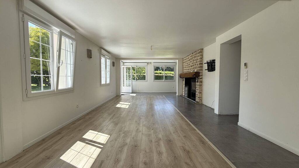 Maison à vendre : Habitation principale 178 m² : Beaux volumes, séjour cheminée insert, 5 chambres, prêt à vivre pour une grande famille.