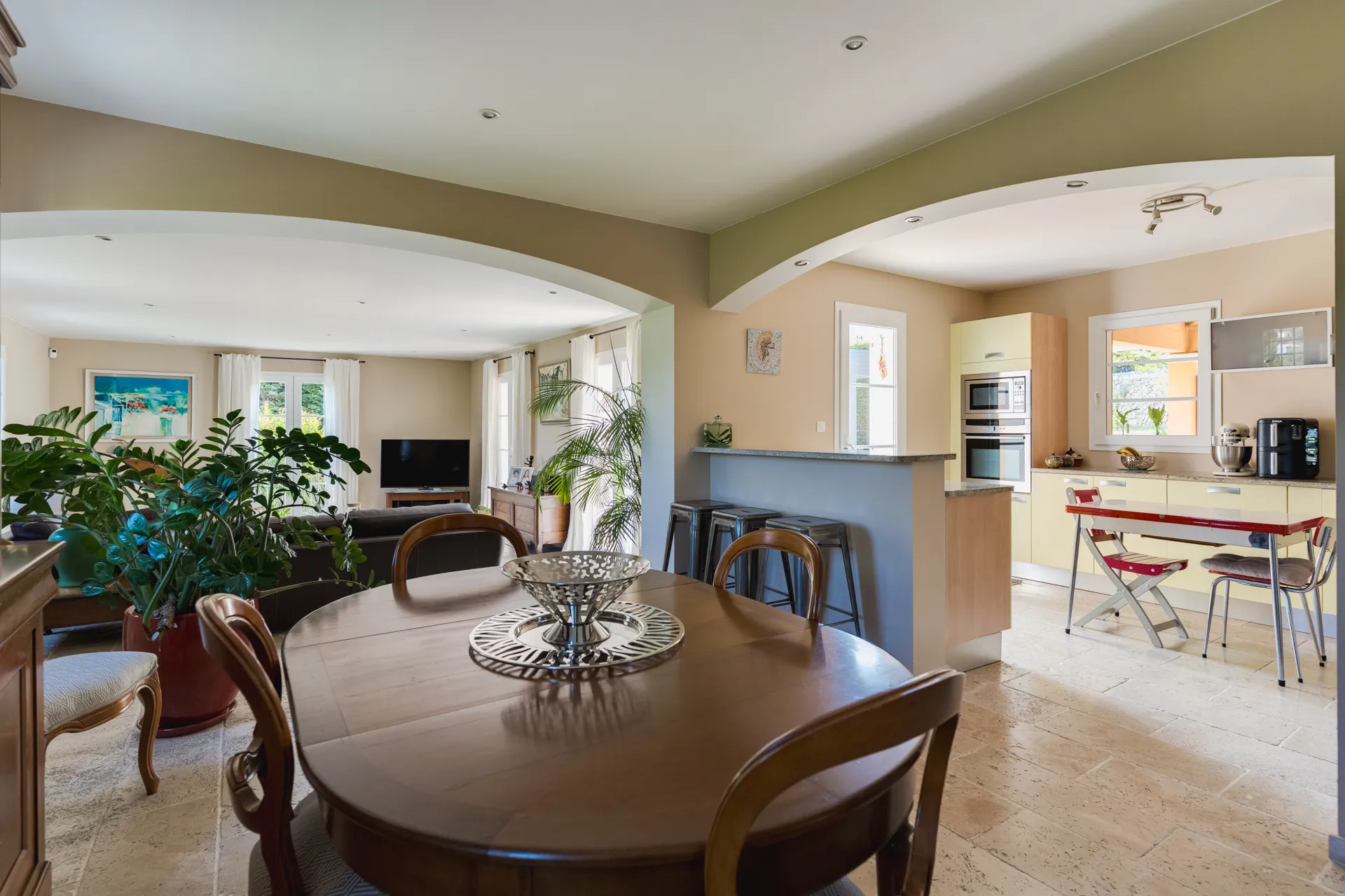 Vente maison Cassis au cœur du village au calme absolu, avec piscine, garage et vue sur le Cap Canaille