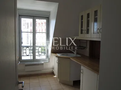 Quartier château un appartement de grand standing avec la vue sur le château de Saint Germain en Laye avec 2 chambres au pied du RER direction Paris La Défense