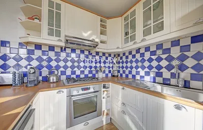 Cuisine indépendante aménagée et équipée, offrant de nombreux rangement 