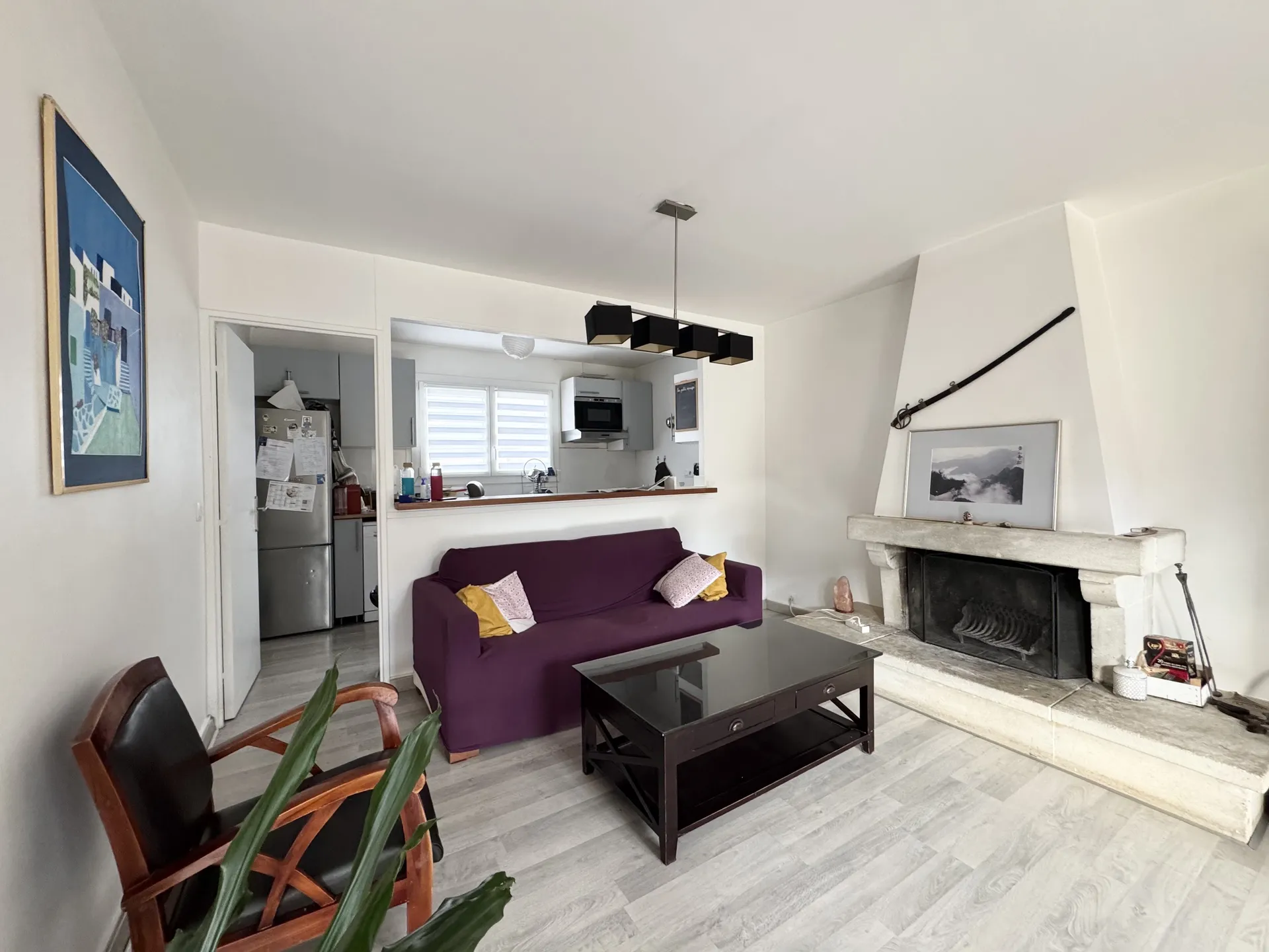 Salon avec cheminée à Chambourcy dans les Yvelines