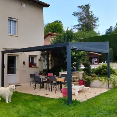 installation pergola autoportée alu gris anthracite Heolian par 3 Baies à Longes près de Givors dans le Rhône