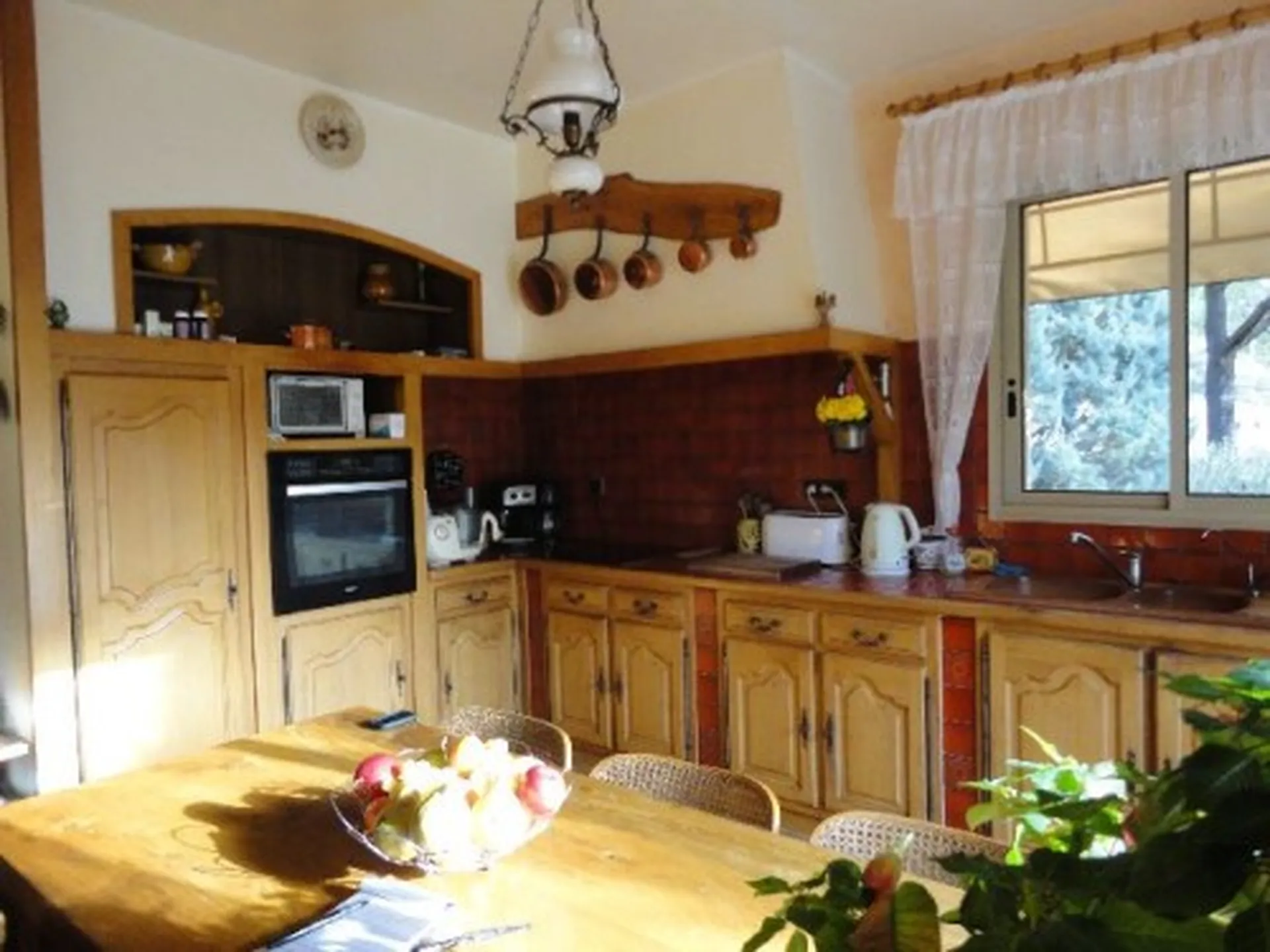 A vendre maison 7 Gémenos 252m² habitables sur 5000m² de terrain avec piscine, grand garage de 310m² en sous-sol