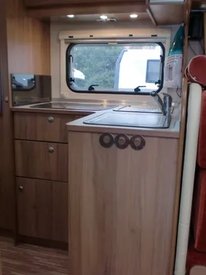 CUISINE EN L CAMPING CAR