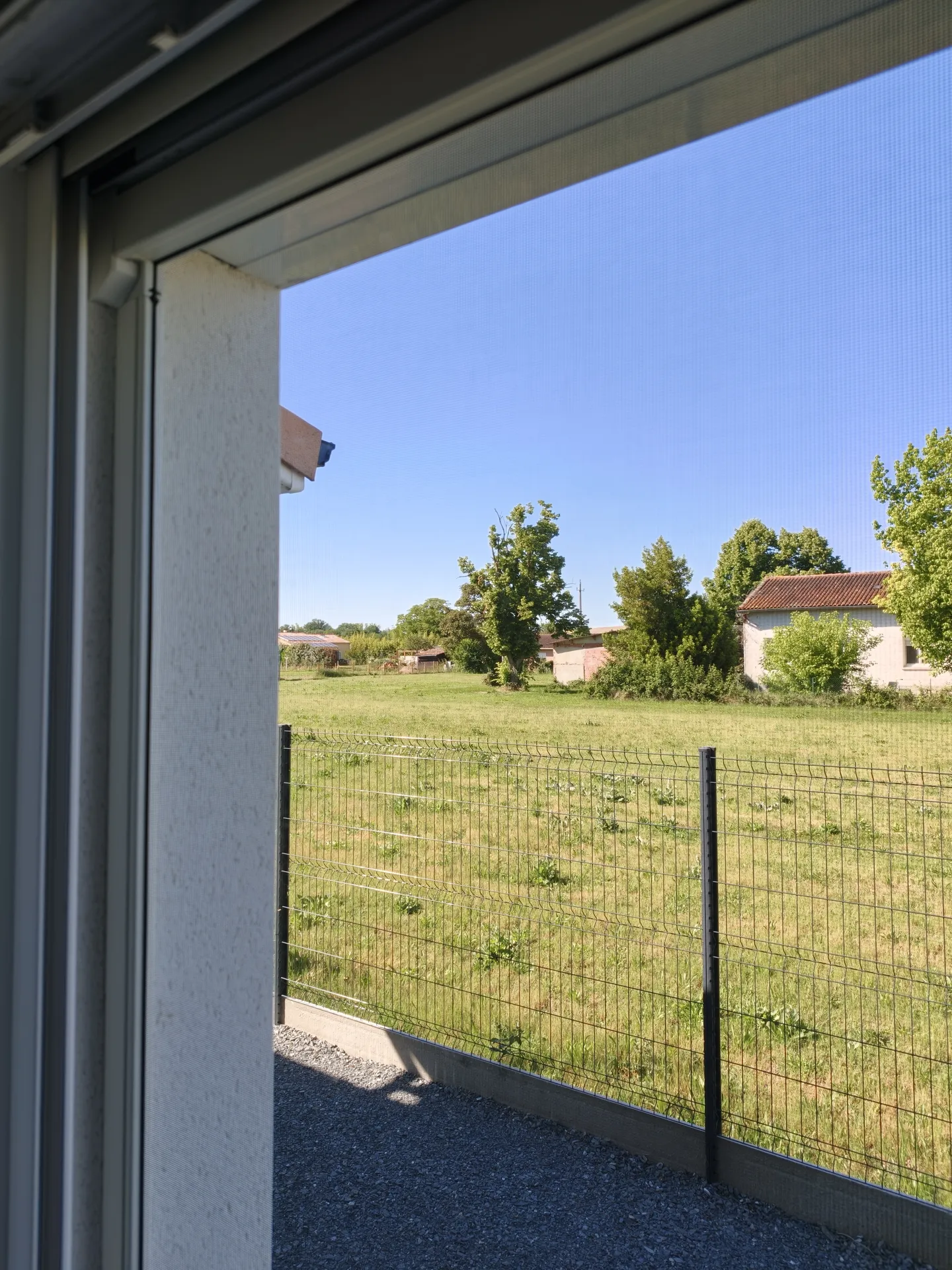 Installation de moustiquaires enroulables chez un client - BUZET-SUR TARN 31