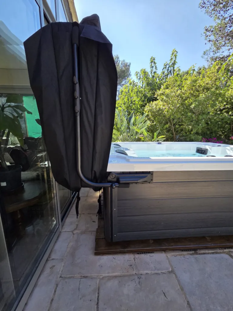 Installation et pose Spa thérapeutique trois places avec deux allongées à Nîmes proche Marguerittes