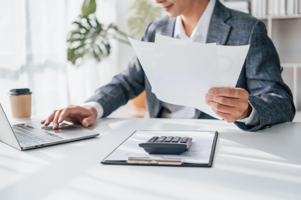Le recouvrement amiable de loyers impayés assuré par un commissaire de justice expérimenté à Cannes pour éviter une procédure d’expulsion