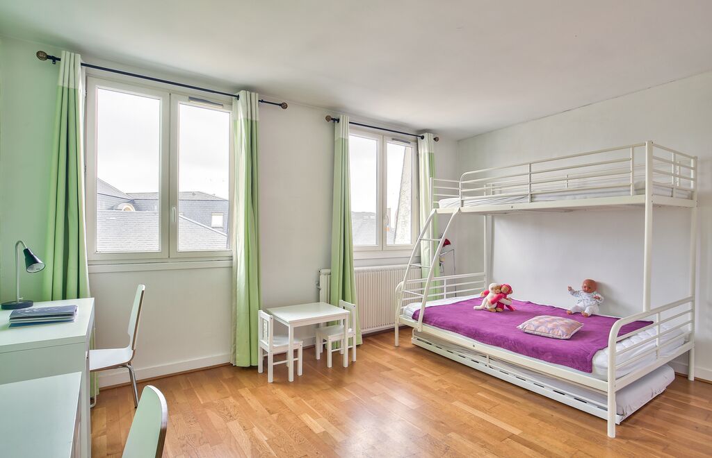 Appartement lumineux dans une rue du Centre-ville de Saint-Germain-en-Laye très recherchée