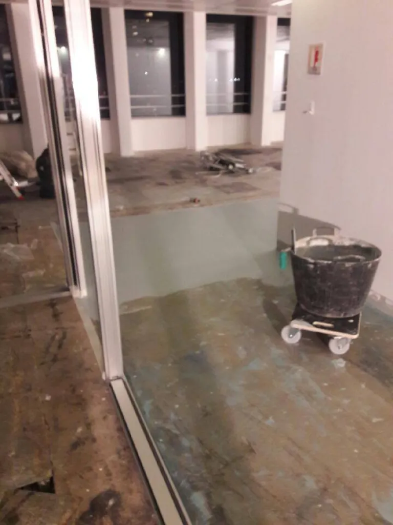 PONCAGE DE LA CHAPE ET SOUS COUCHE TERRE DU MONDE 