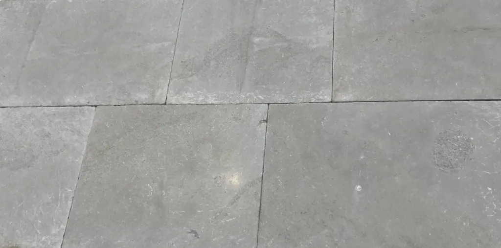 Sol contemporain en pierre naturelle, livraison partout en France de Brest à Nice et de Strasbourg à Biarritz