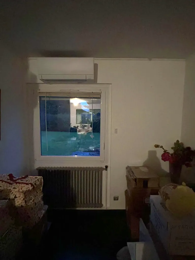 Unité intérieure de climatisation installée pour un confort thermique optimal dans cette rénovation à Belleville-en-Beaujolais