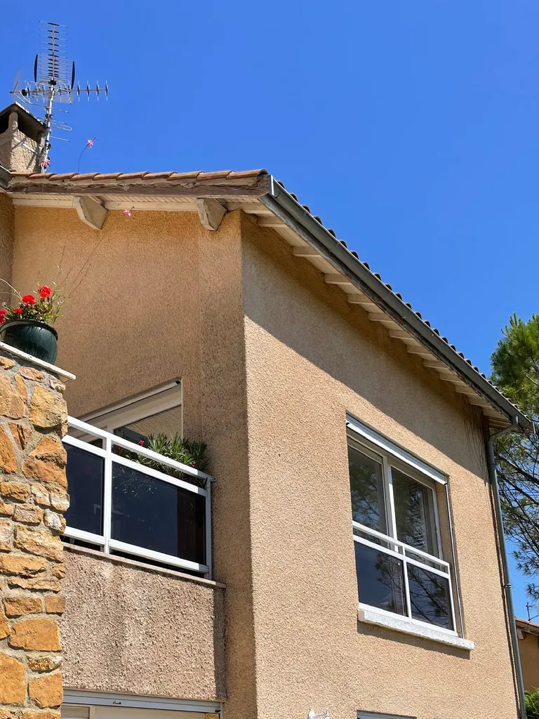 Ancien garde-corps extérieur avant remplacement à Couzon-au-Mont-d’Or