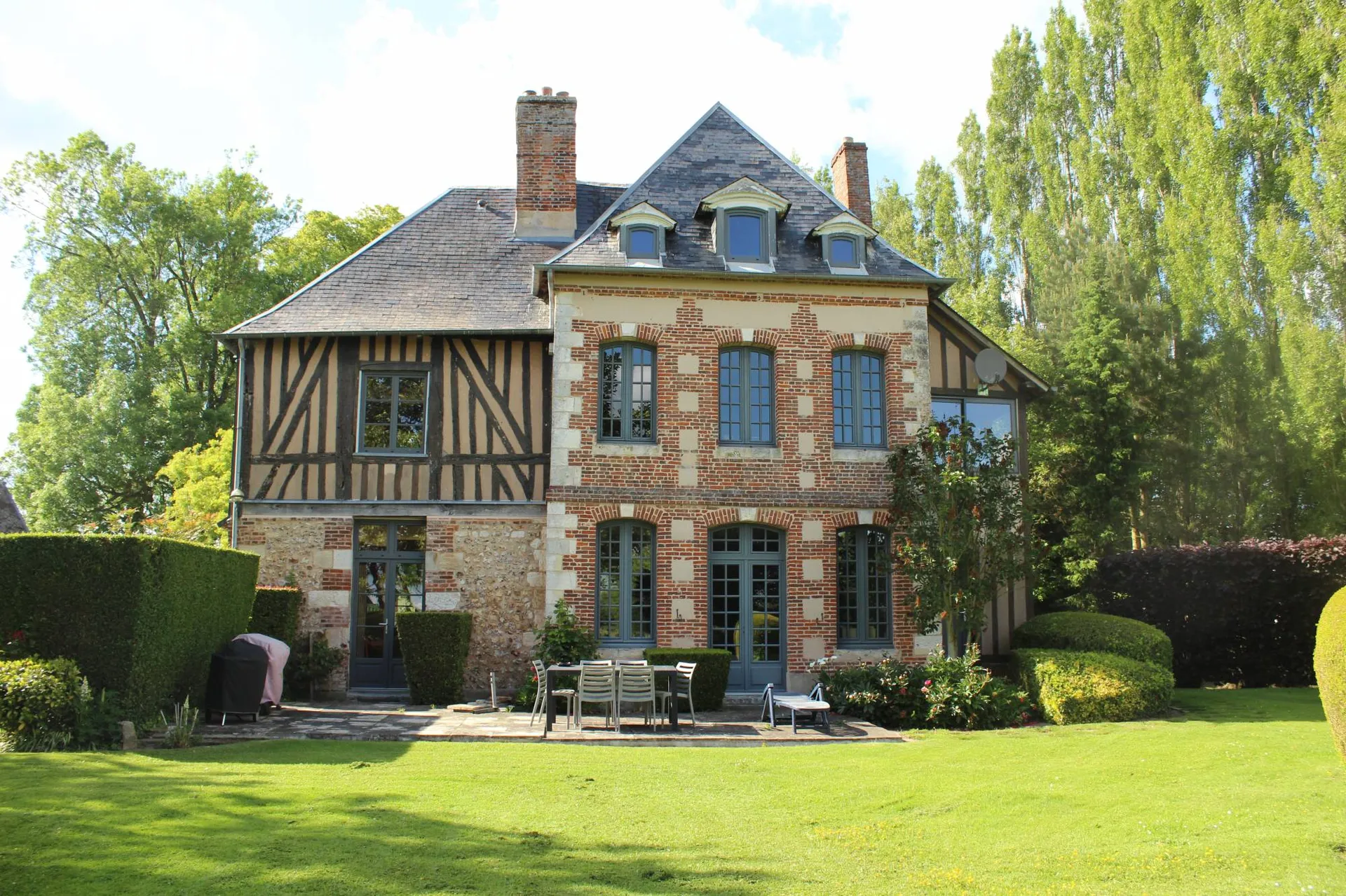 Vente demeure à colombages avec sa dépendance région Cormeilles 27260