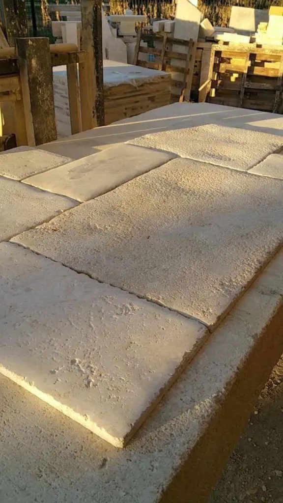 PARIS - LYON - UZÈS - NÎMES - BEZIERS - AVIGNON - BASTIA LP PIERRE NATURELLE à PERIGUEUX 