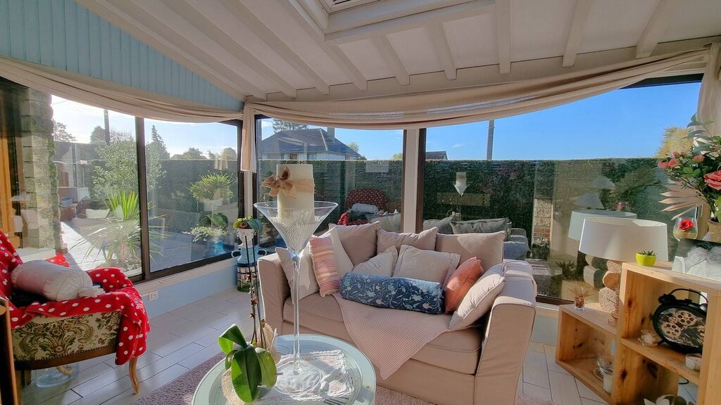 A vendre, belle longère avec gîte indépendant de 170 m², 4 chambres, située à 20 minutes de Dieppe 76200.