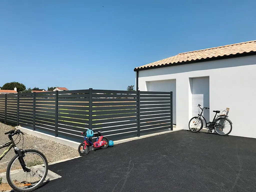 Fourniture et installation de clôture sur mesure en aluminium sur le Bassin d'Arcachon par Aquit'M