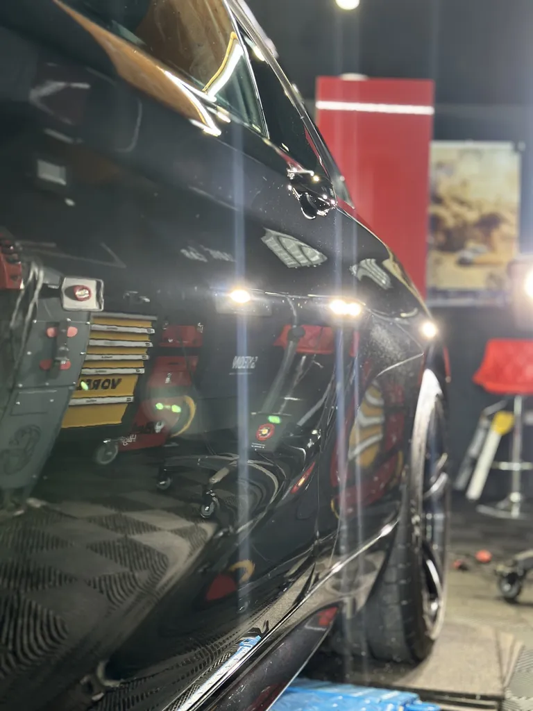 Detailing auto lyon spécialiste du traitement céramique et de la protection carrosserie sur BMW M2 voiture sportive