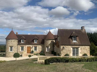 A vendre dans l'ORNE, région MORTREE, très belle propriété de caractère avec un terrain de 27 hectares